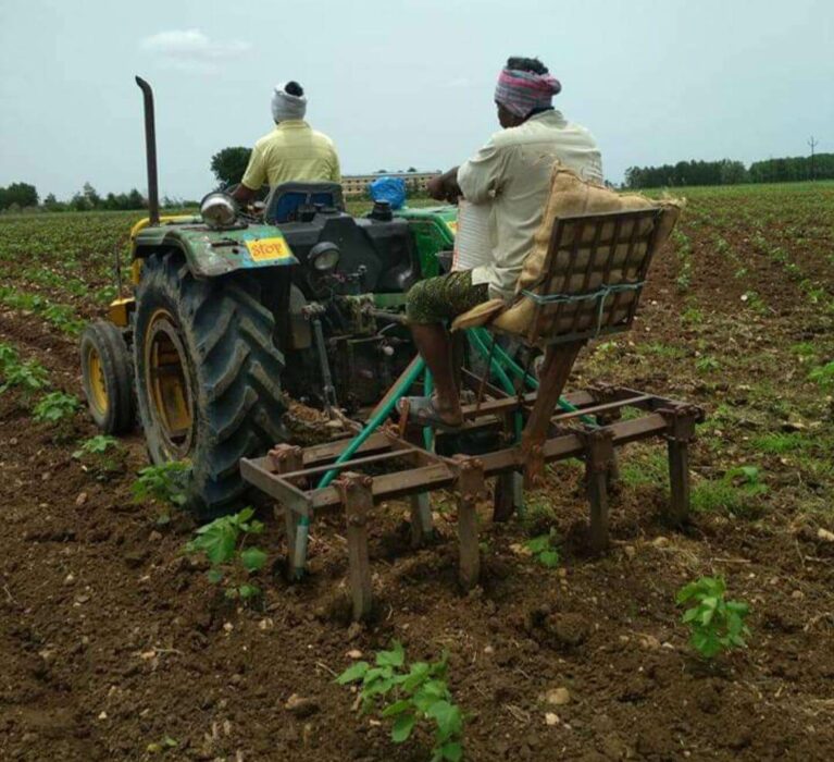 Steel-based conical shaped flask that can be used to apply fertiliser, seeds, urea for both Bullock and Tractor farming